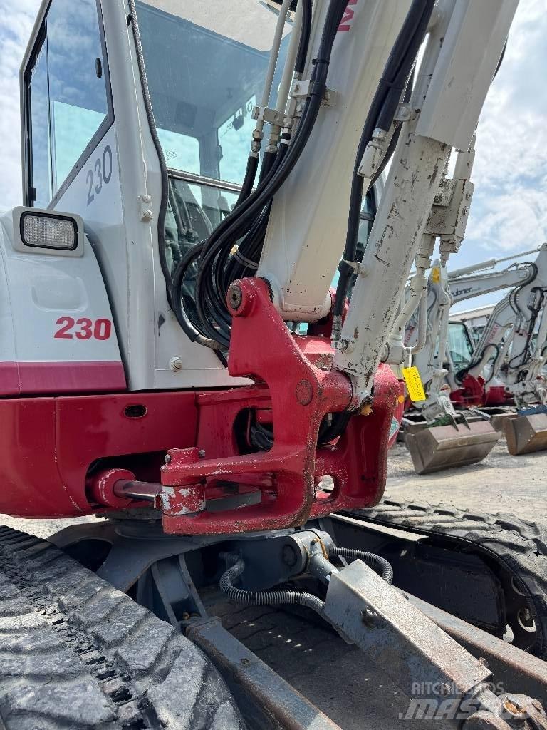 Takeuchi TB 230 小型挖掘机