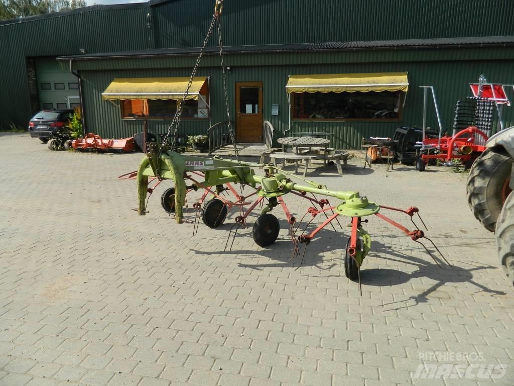 CLAAS 4 犁耙和摊草机