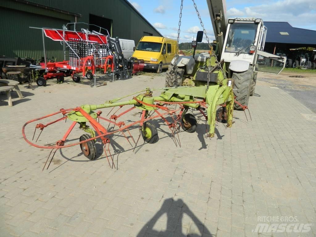 CLAAS 4 犁耙和摊草机