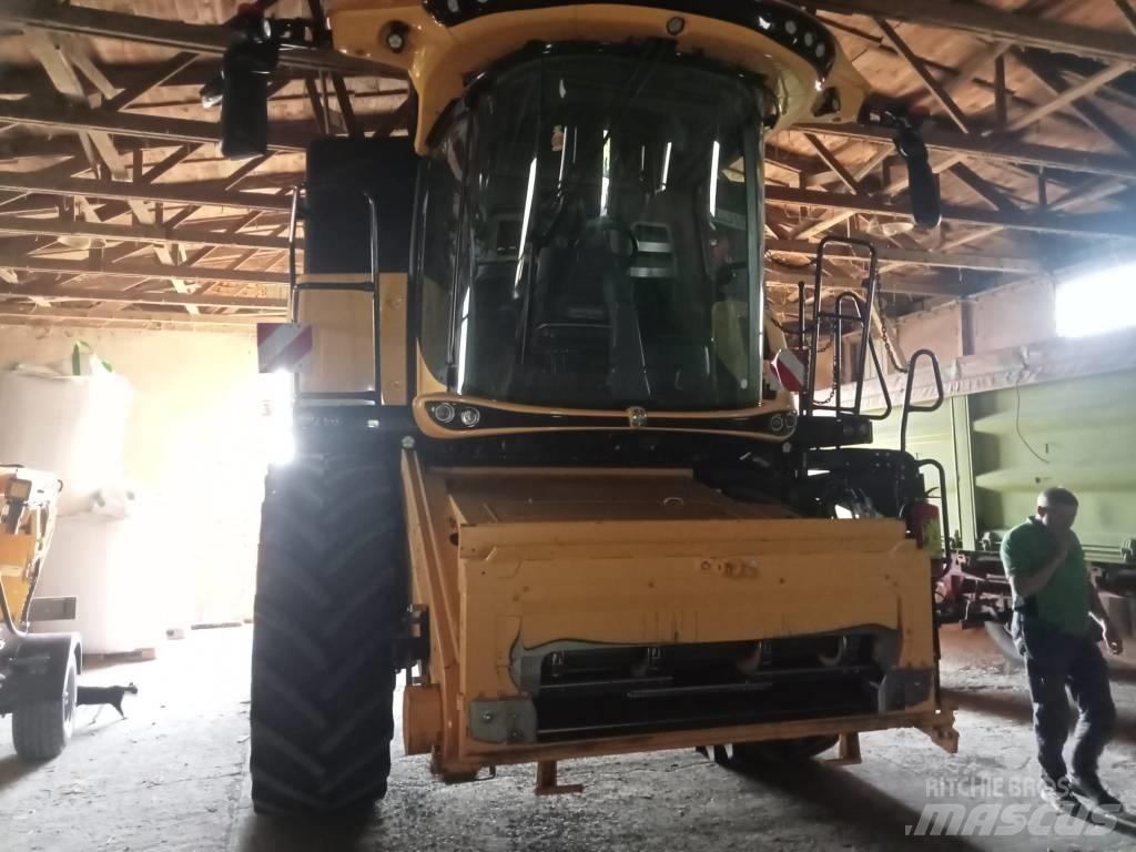 New Holland CX 8.70 联合收割机