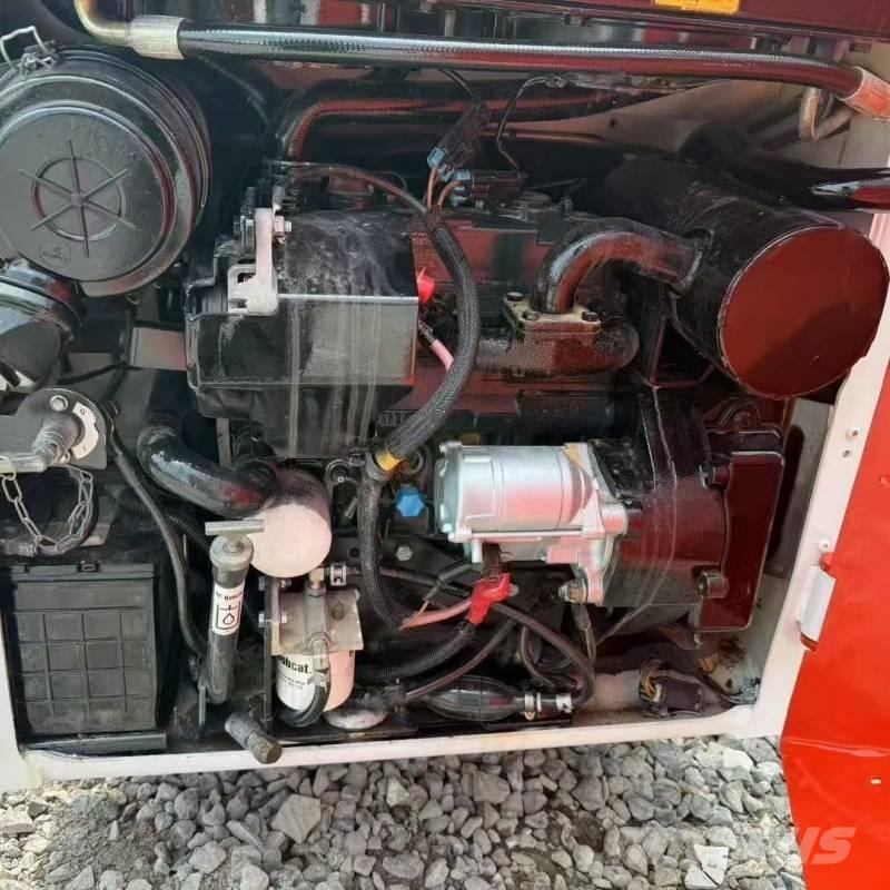 Bobcat s70 滑移装载机