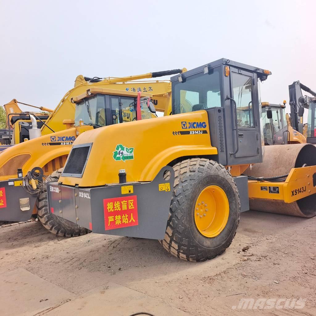 XCMG XS 143 J 单轮压路机