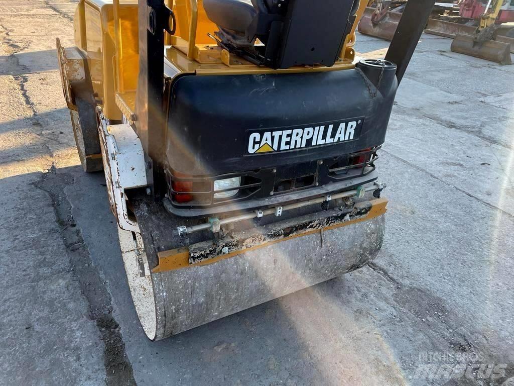 CAT CB 224 E 双轮压路机