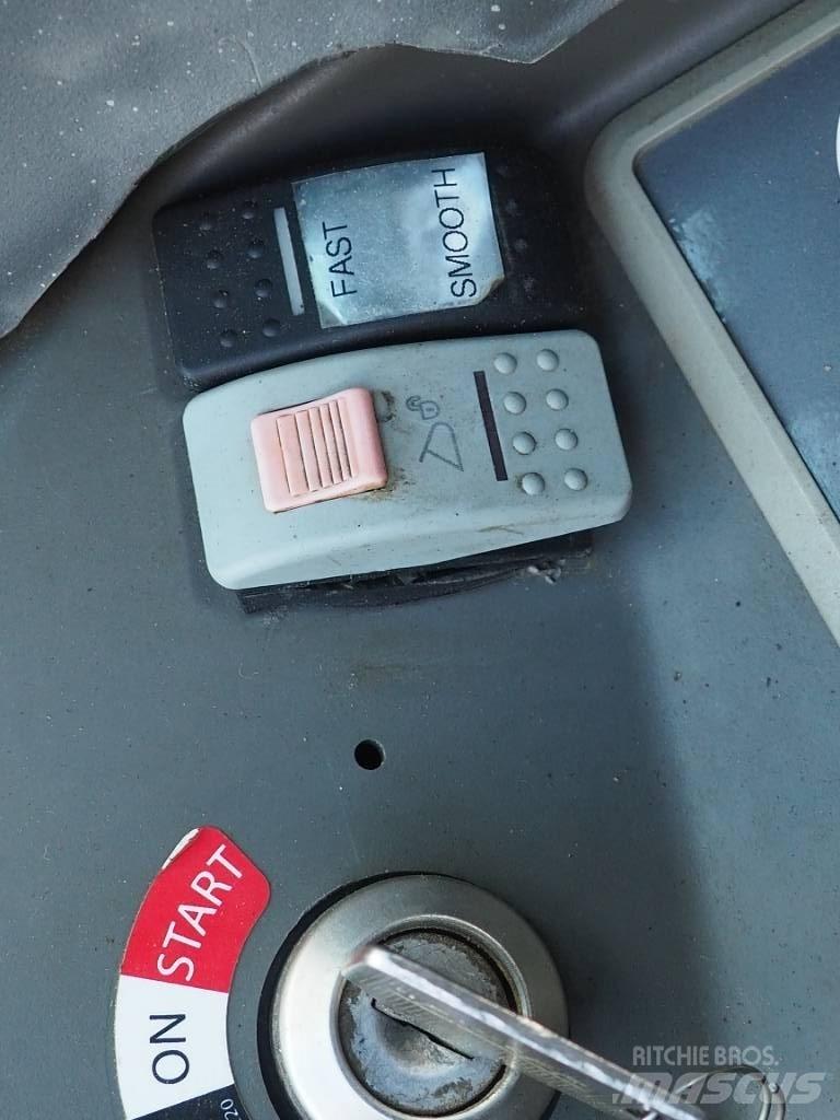 Yanmar Vio 80 中型挖掘机