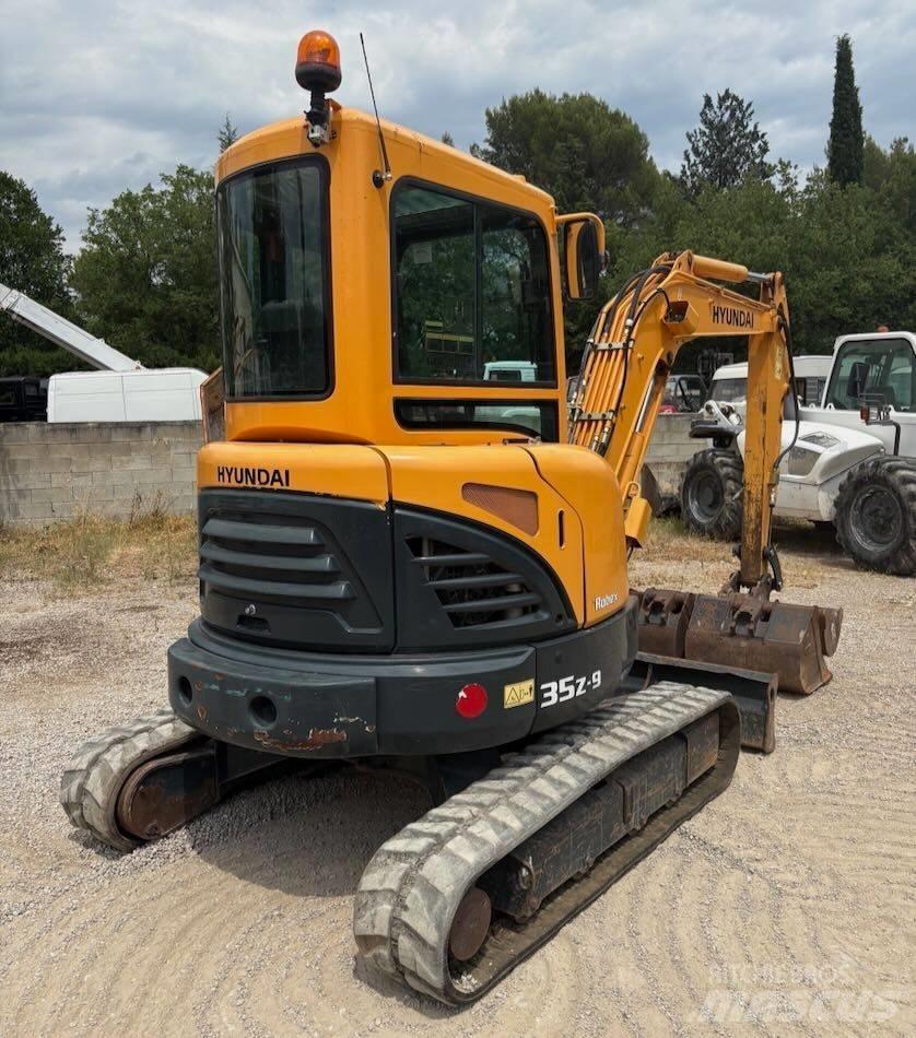 Hyundai R35Z-9 小型挖掘机