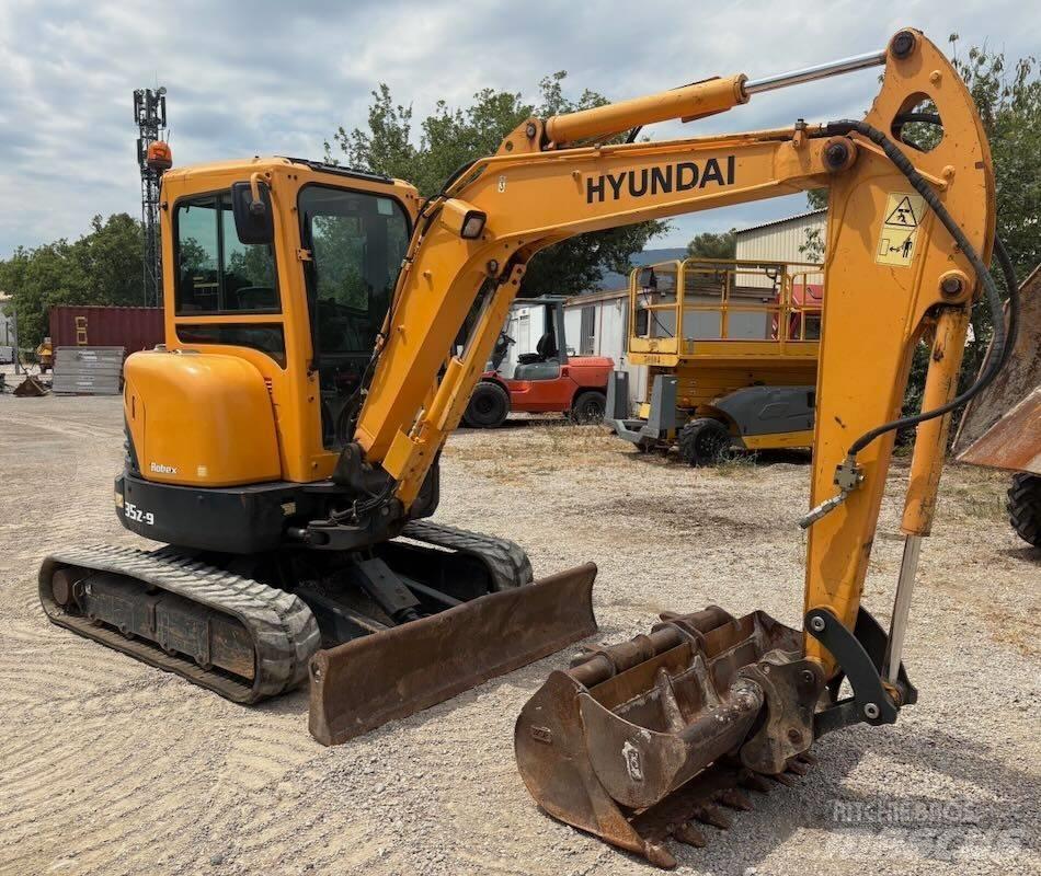 Hyundai R35Z-9 小型挖掘机