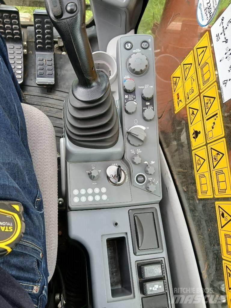 Hitachi ZX 135 US-6 履带挖掘机