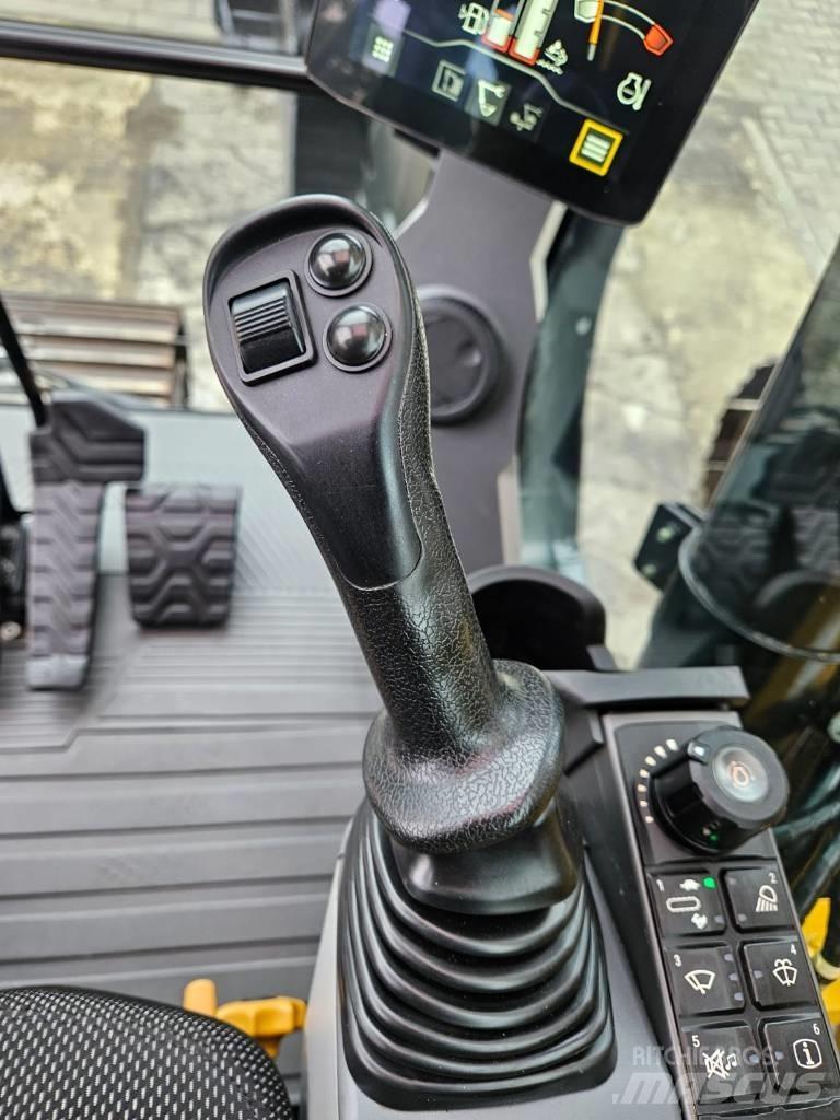 CAT 320 履带挖掘机