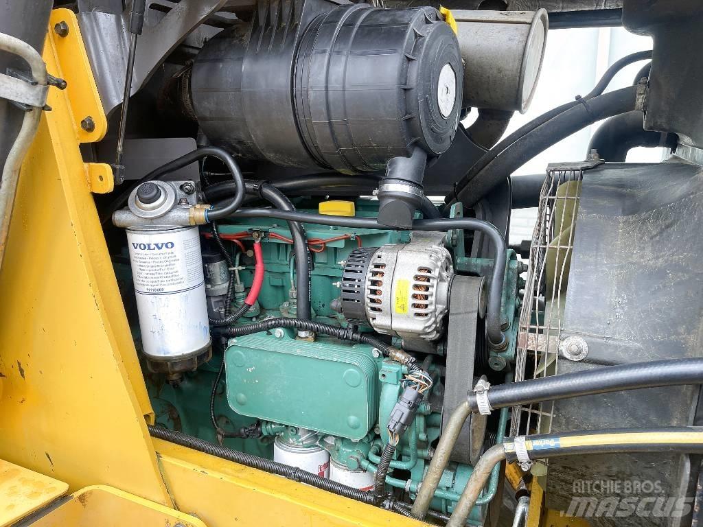 Volvo BL71 反铲装载机