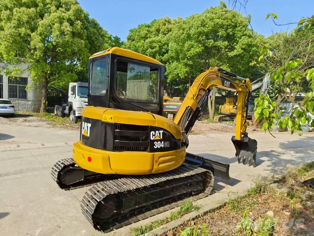 CAT 304 CR 小型挖掘机