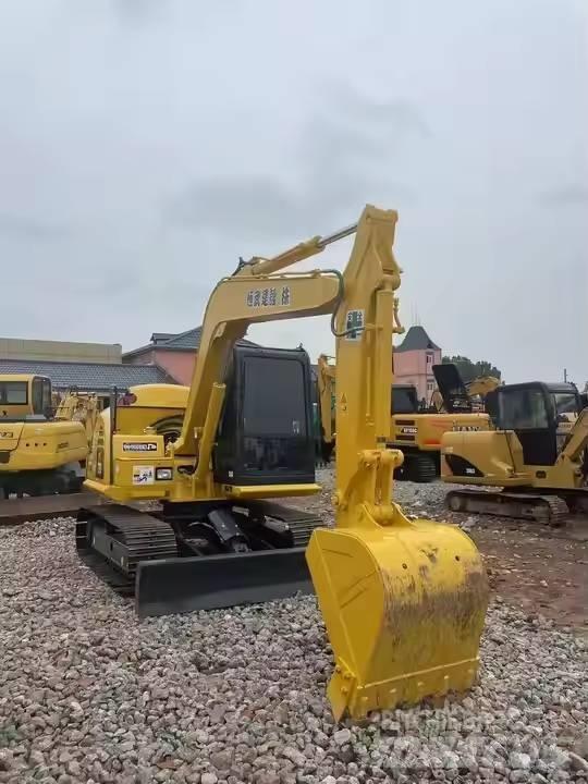 Komatsu PC70-8 中型挖掘机