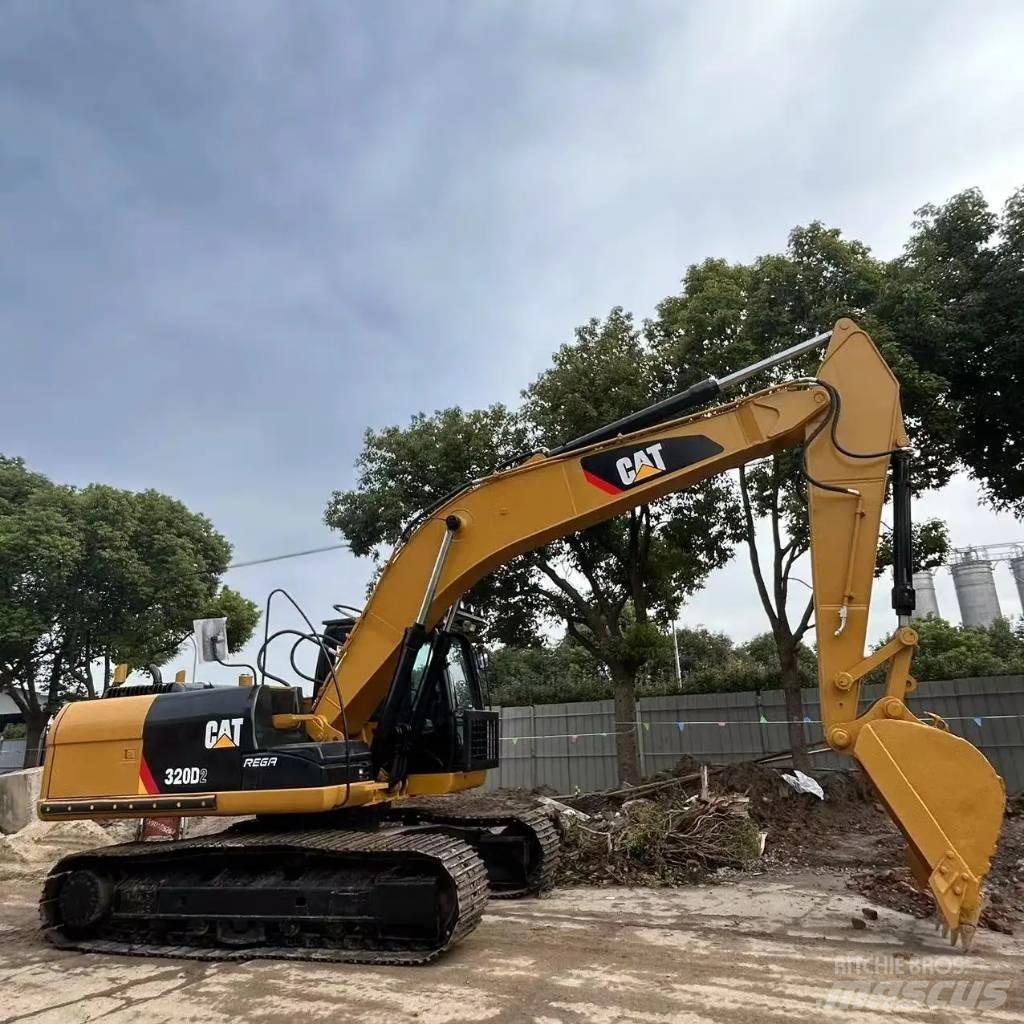 CAT 320 D2 履带挖掘机