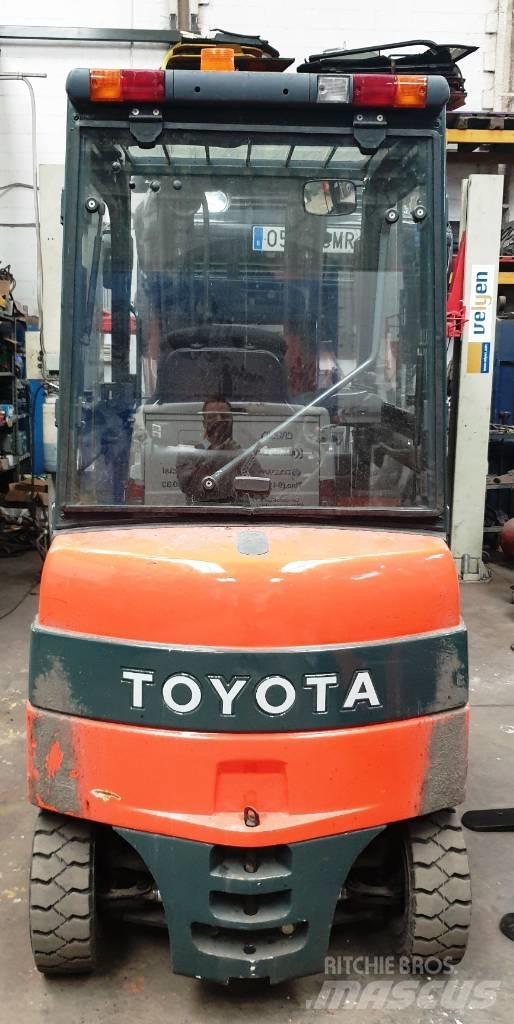 Toyota 7 FBMF 25 电动叉车