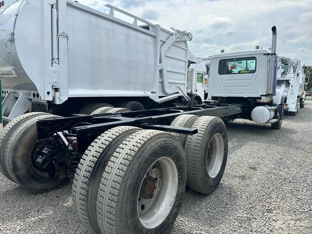 Mack CV 713 平板车