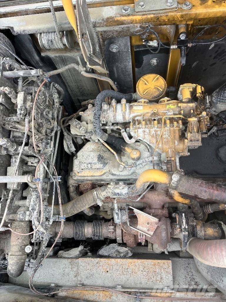 CAT 324 E 履带挖掘机