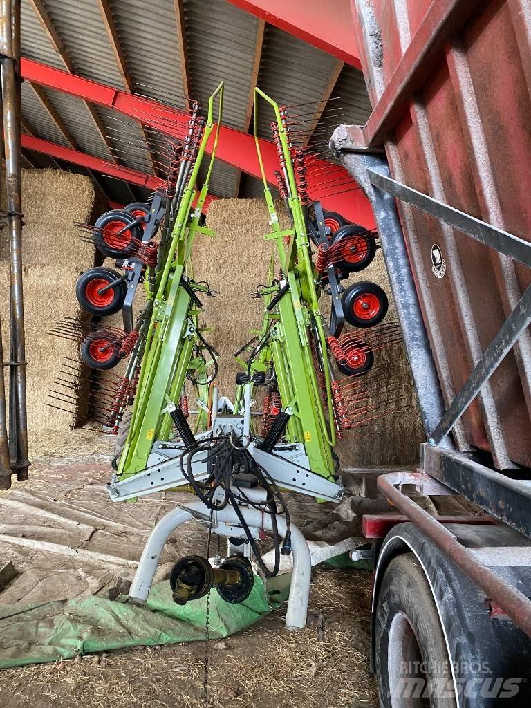 CLAAS Liner 3600 犁耙和摊草机