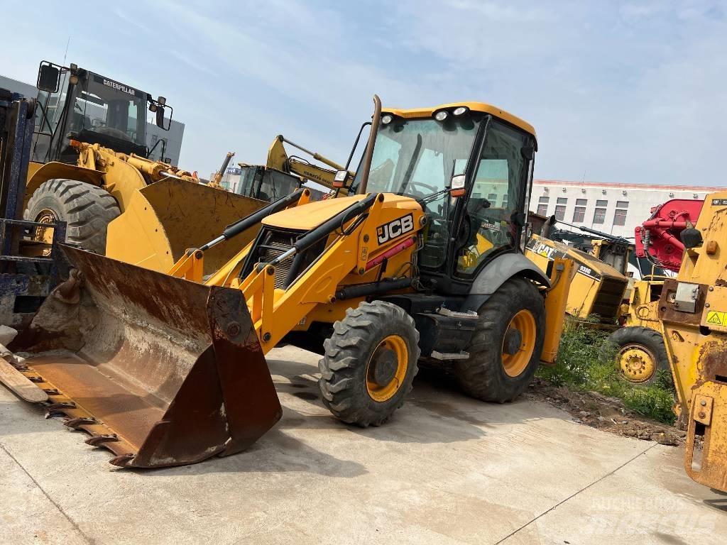 JCB 3CX 反铲装载机