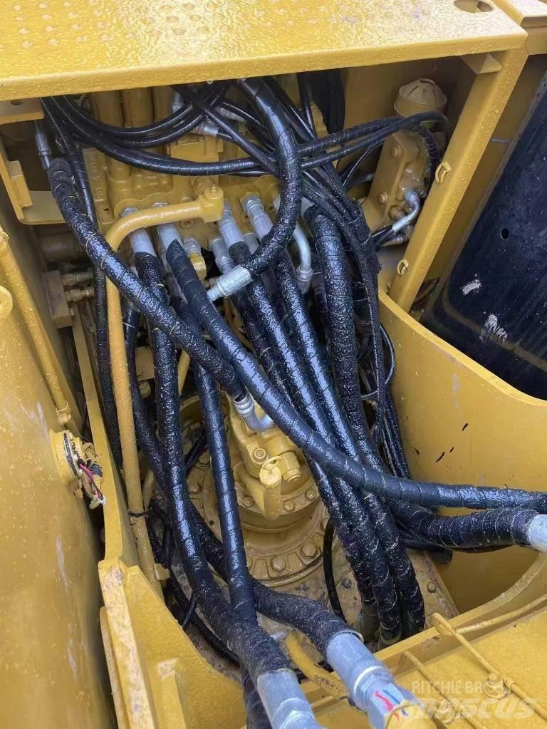 CAT 320 D2 履带挖掘机