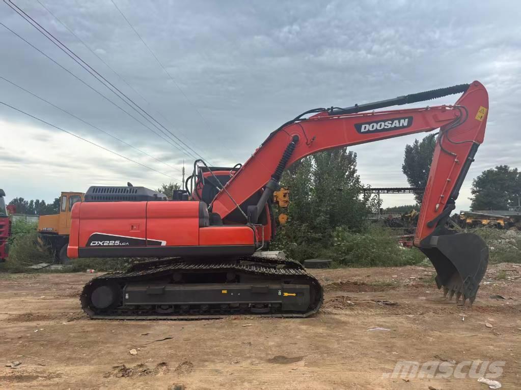 Doosan DX 225 履带挖掘机