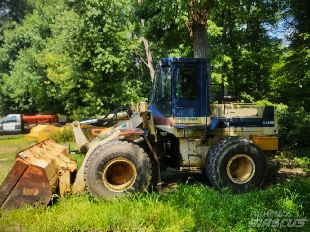 Komatsu WA 250 轮式装载机