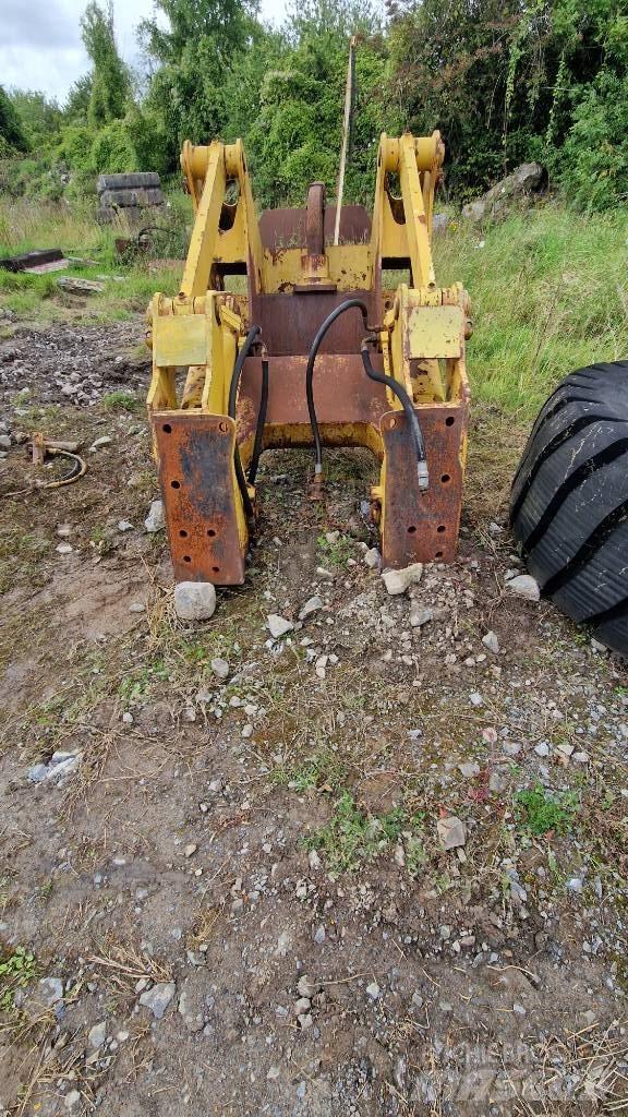 Komatsu D85 底盘和悬架