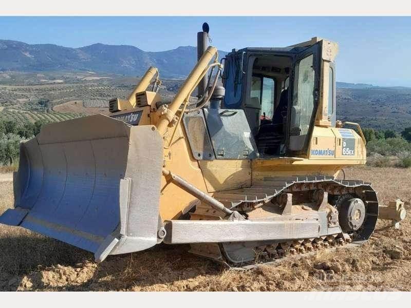 Komatsu D65EX-15 履带式推土机