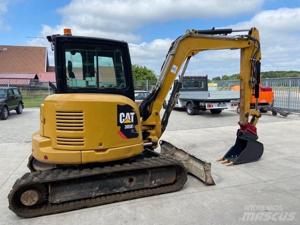 CAT 305 E2 小型挖掘机
