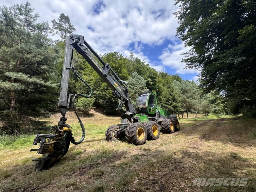 John Deere 11 70 G 收割机