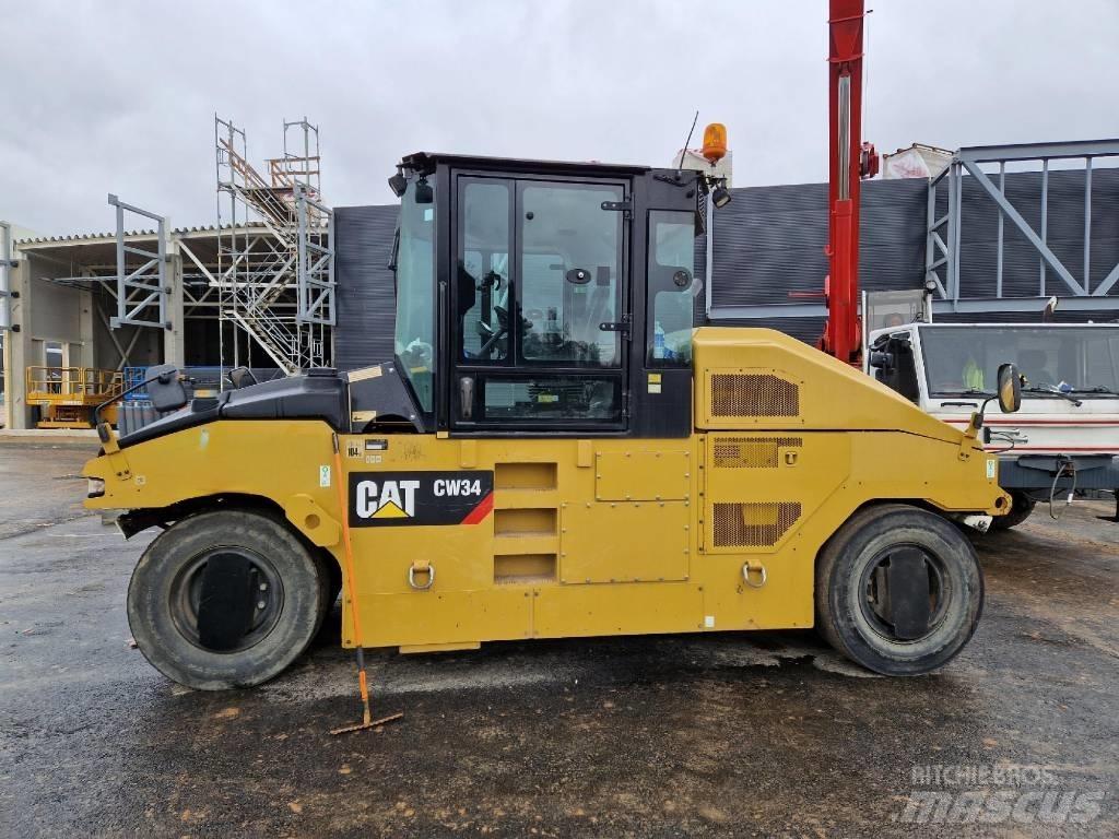 CAT CW34 胶轮压路机