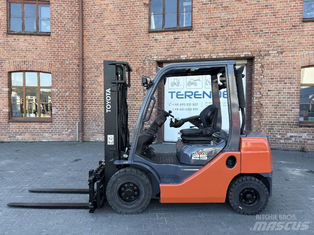 Toyota 02-8 FDF 25 柴油叉车