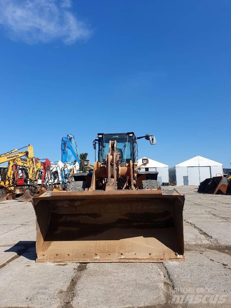 CASE 821 E 轮式装载机