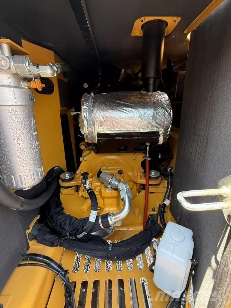 CAT 305.5 小型挖掘机