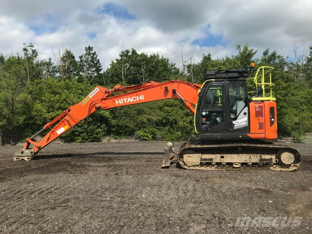 Hitachi ZX 135 US-6 履带挖掘机