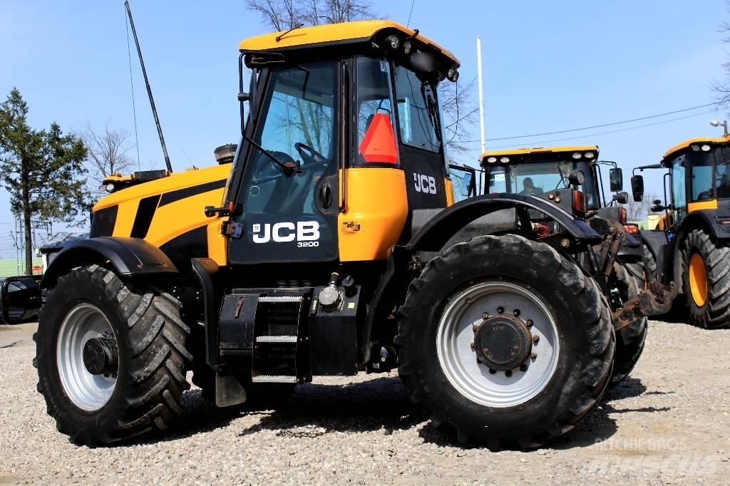 JCB Fastrac 3200 拖拉机/农用车