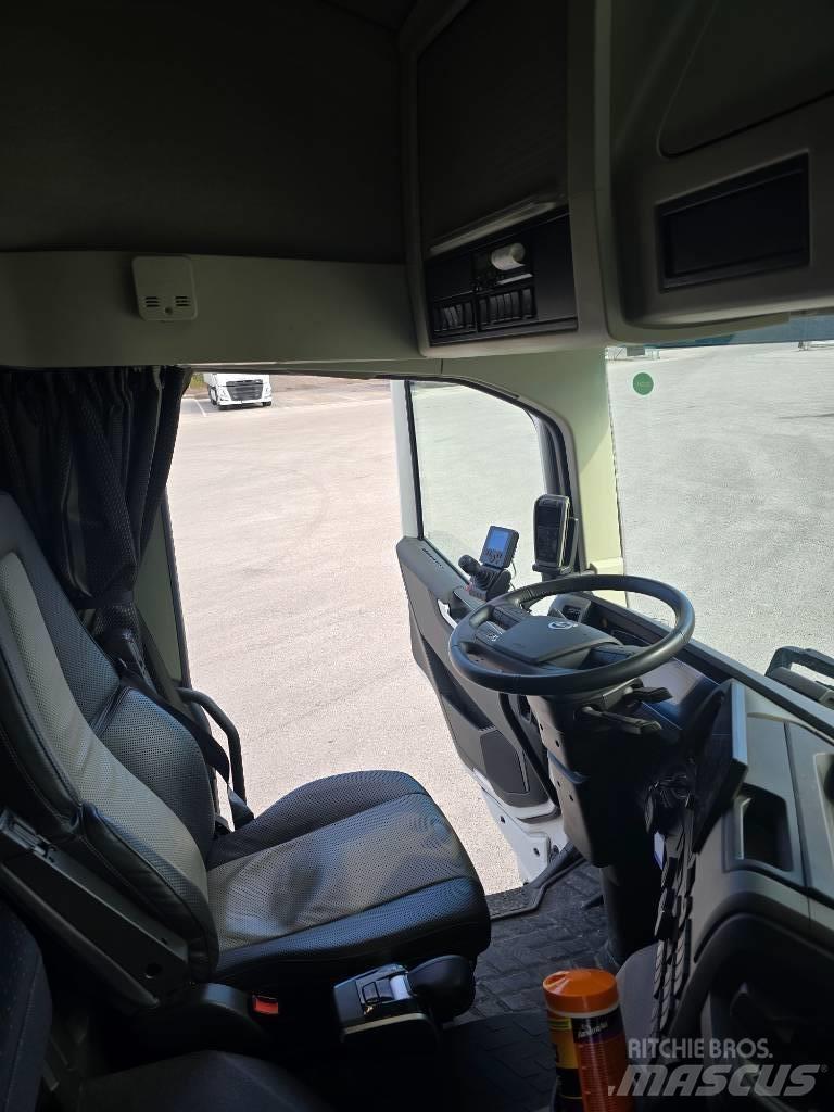Volvo FM Electric 工程吊钩车
