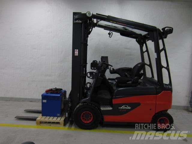 Linde E25R 电动叉车