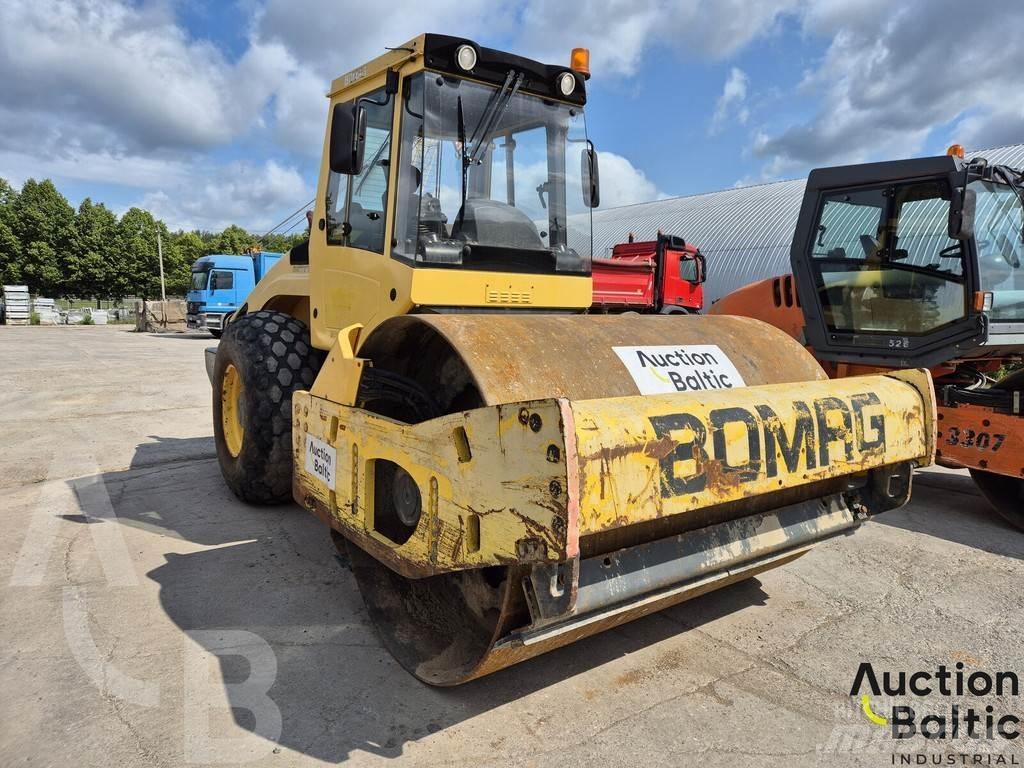 Bomag BW 211 D-4 单轮压路机