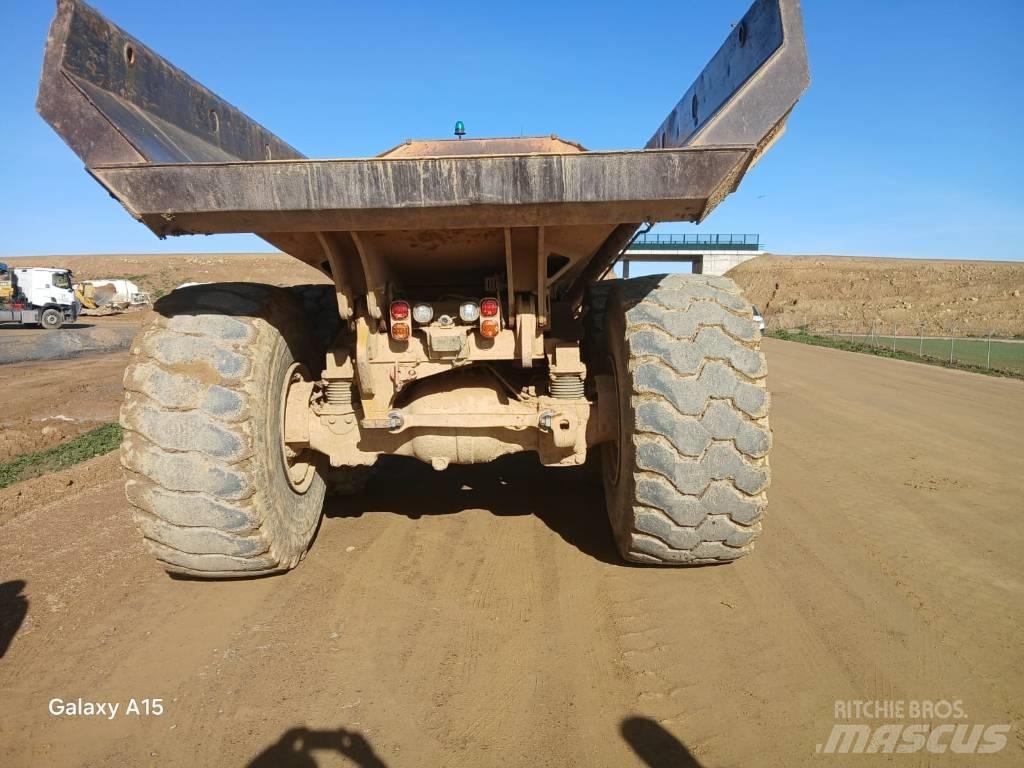 CAT 745 铰接式自卸车