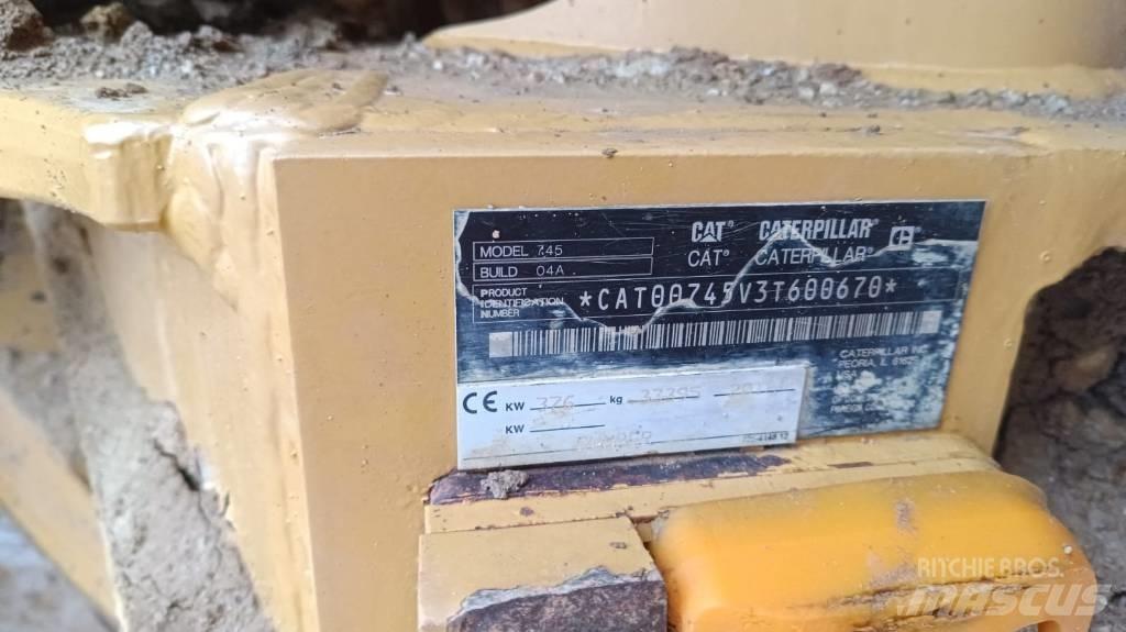 CAT 745 铰接式自卸车