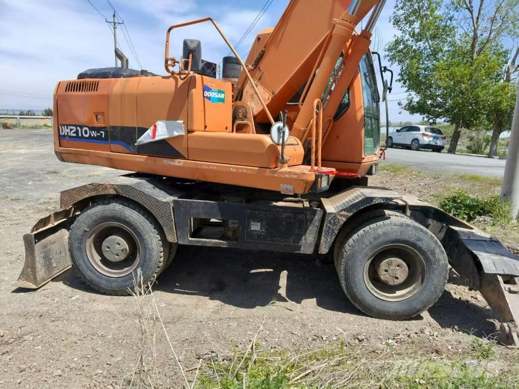 Doosan DH210W-7 轮式挖掘机
