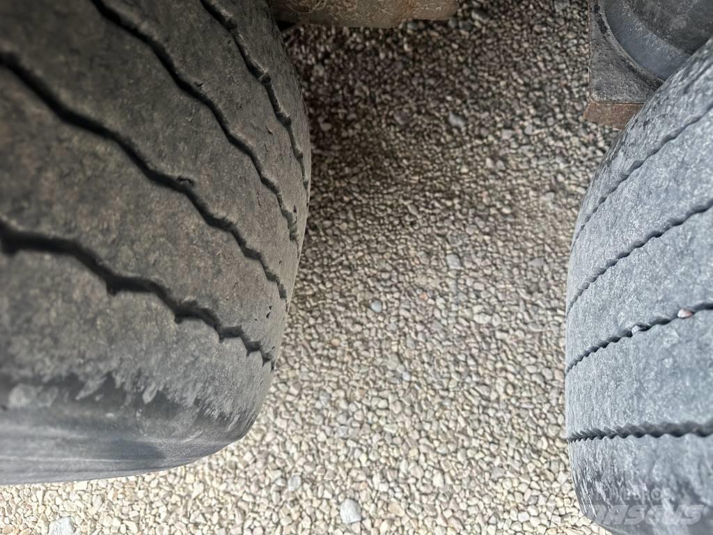 Krone SD 侧帘半挂车
