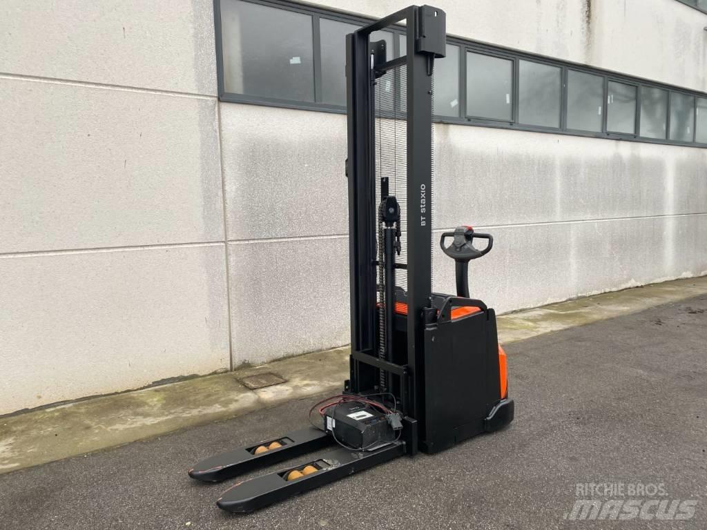 Toyota SWE160 手推堆垛车