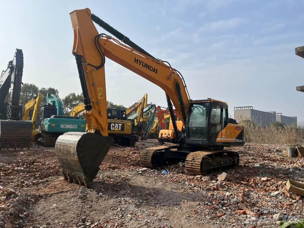 Hyundai R220 履带挖掘机