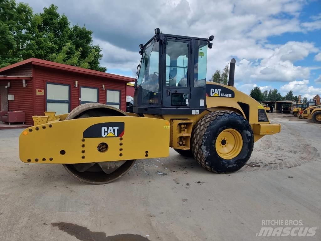 CAT CS 683 E 单轮压路机
