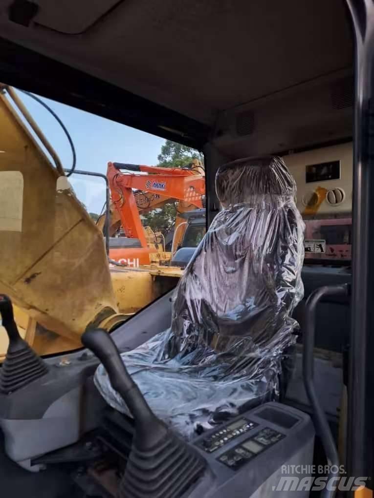 Komatsu PC 200-7 履带挖掘机