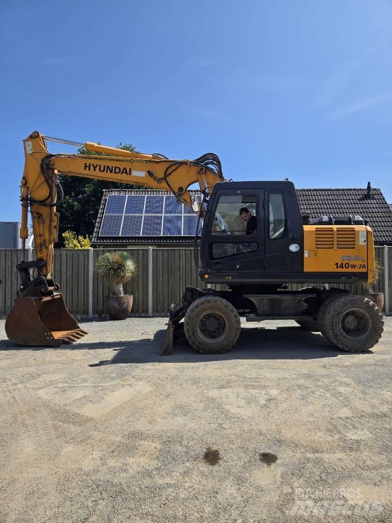 Hyundai Robex 140 W 轮式挖掘机