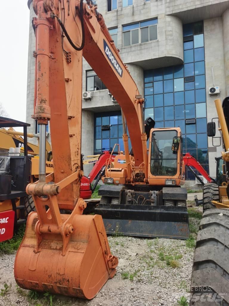 Doosan DH 210 W-7 轮式挖掘机