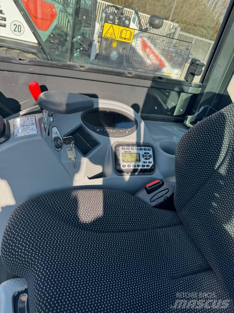 Bobcat E17 小型挖掘机