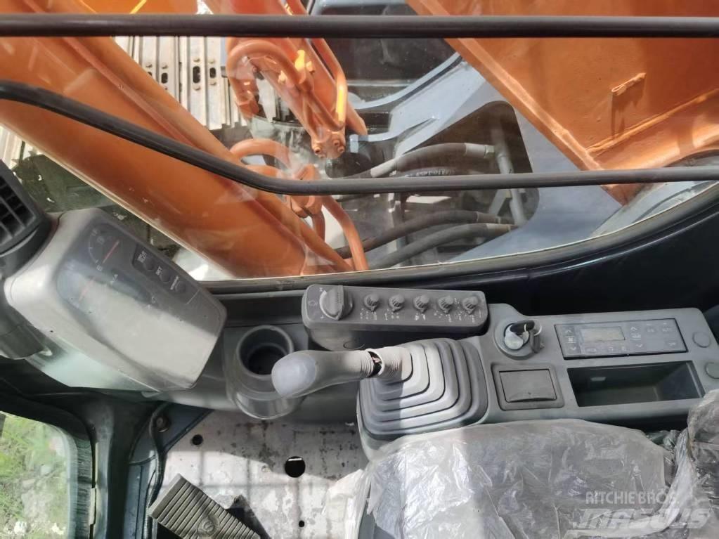 Hitachi ZX 200 履带挖掘机