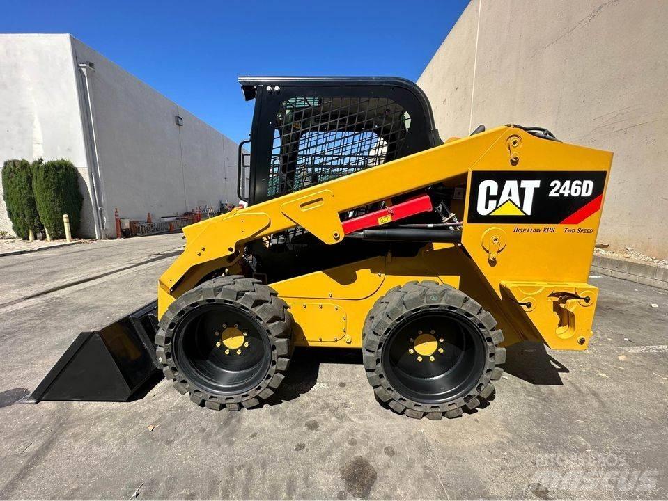 CAT 246 D 滑移装载机
